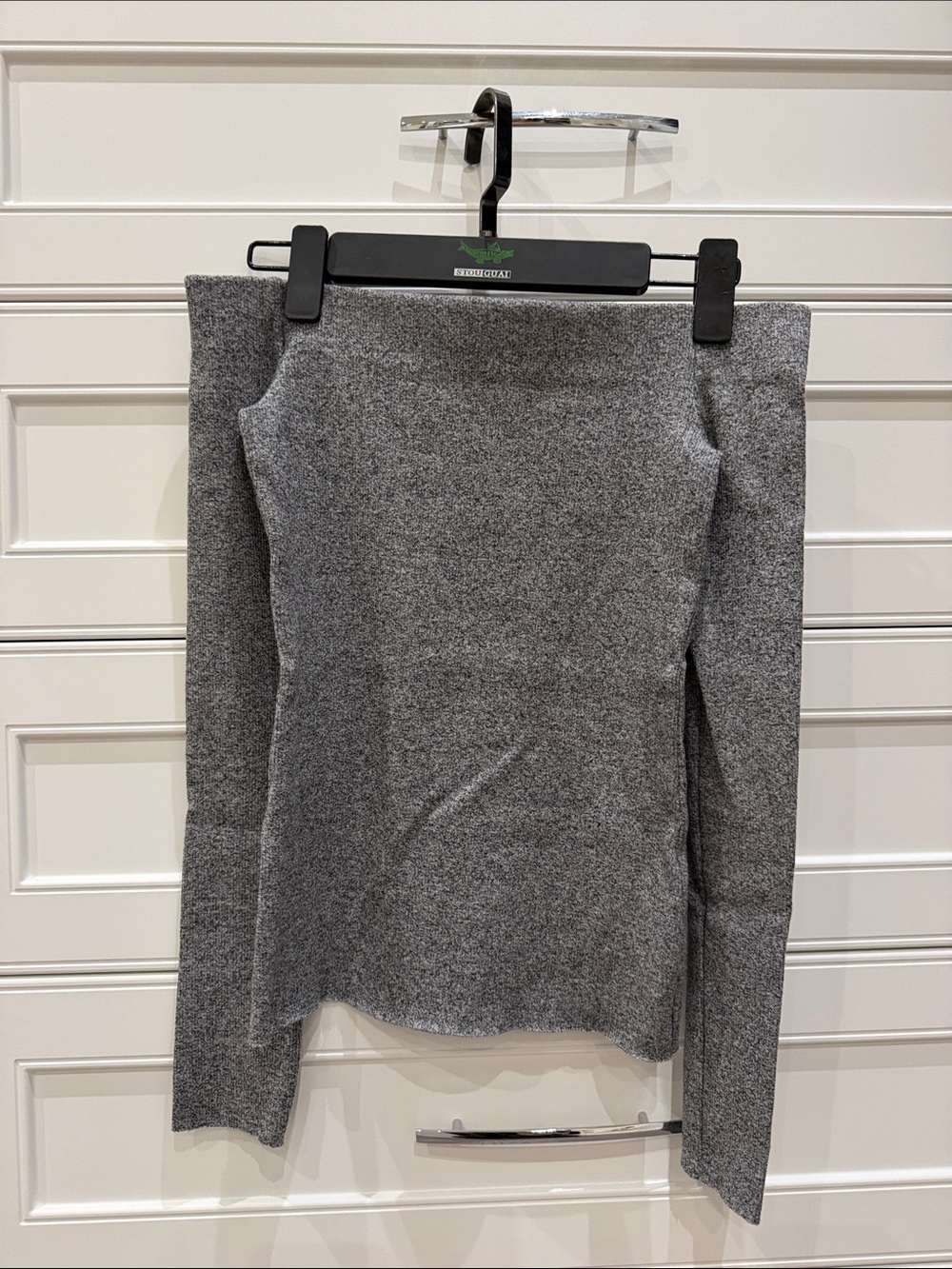 HM off the shoulder top size 2 gray